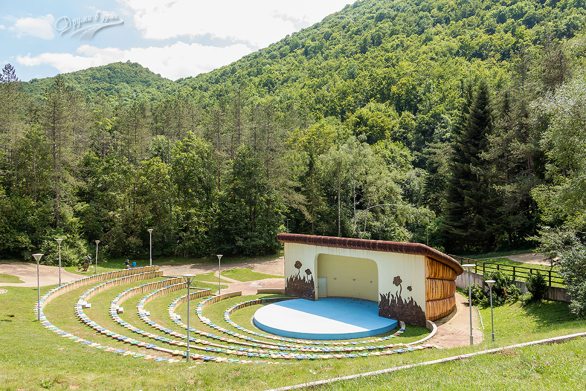 Amphitheater nearby