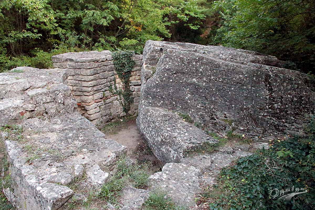 Daul Tash rock sanctuary